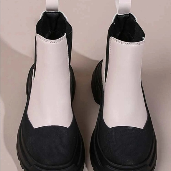 Two tone boots. I never been worn them. No boxs - Picture 2 of 2